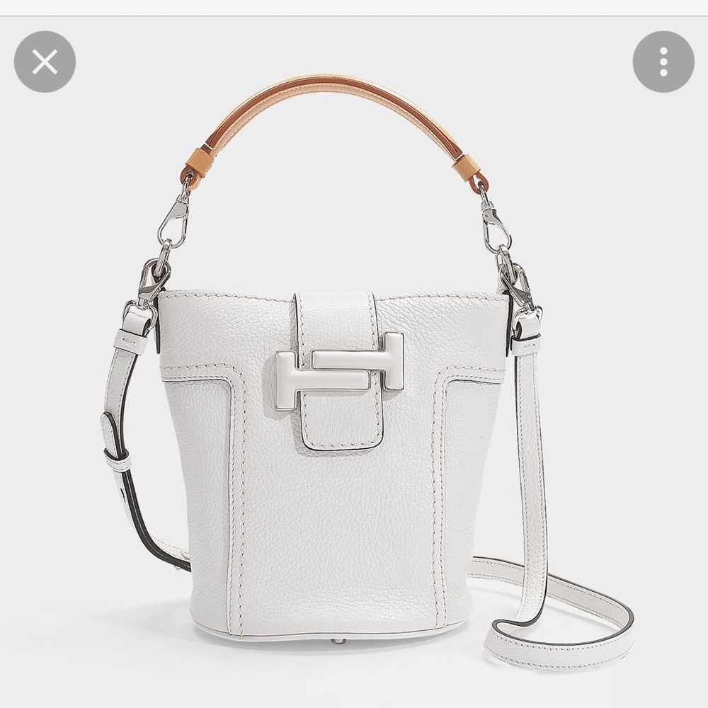 IN SEARCH OF a Tod’s Double T bucket bag mini in white